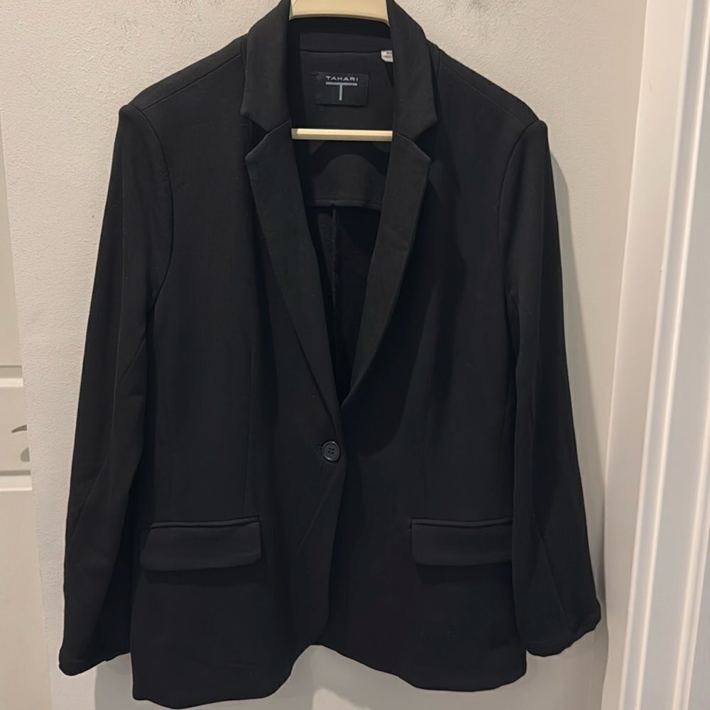 Tahari Black one button closure Knit Blazer size medium